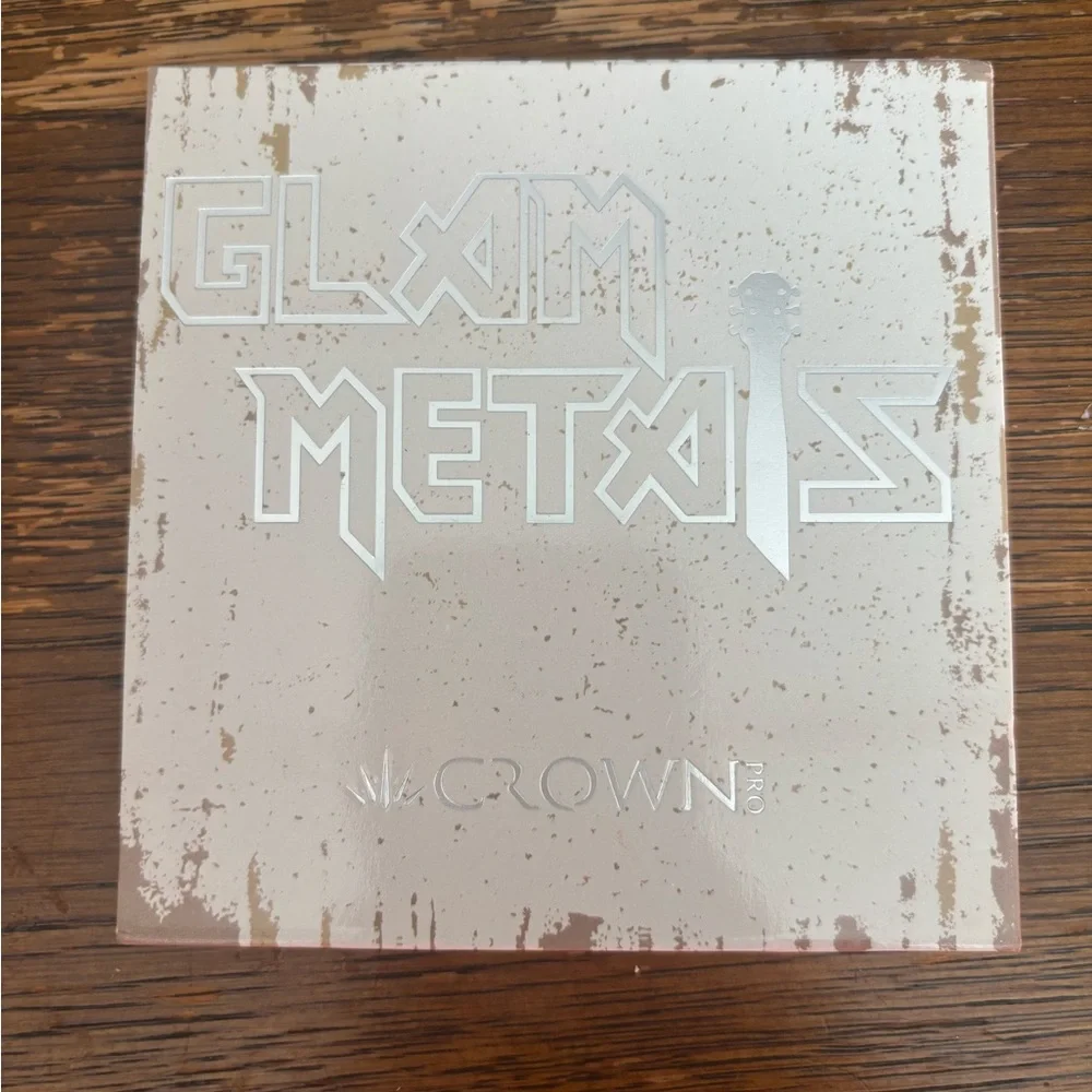 🚨Crown Glam Metals Eyeshadow Palette 🚨🎉 HOST PICK!! 🎉🚨